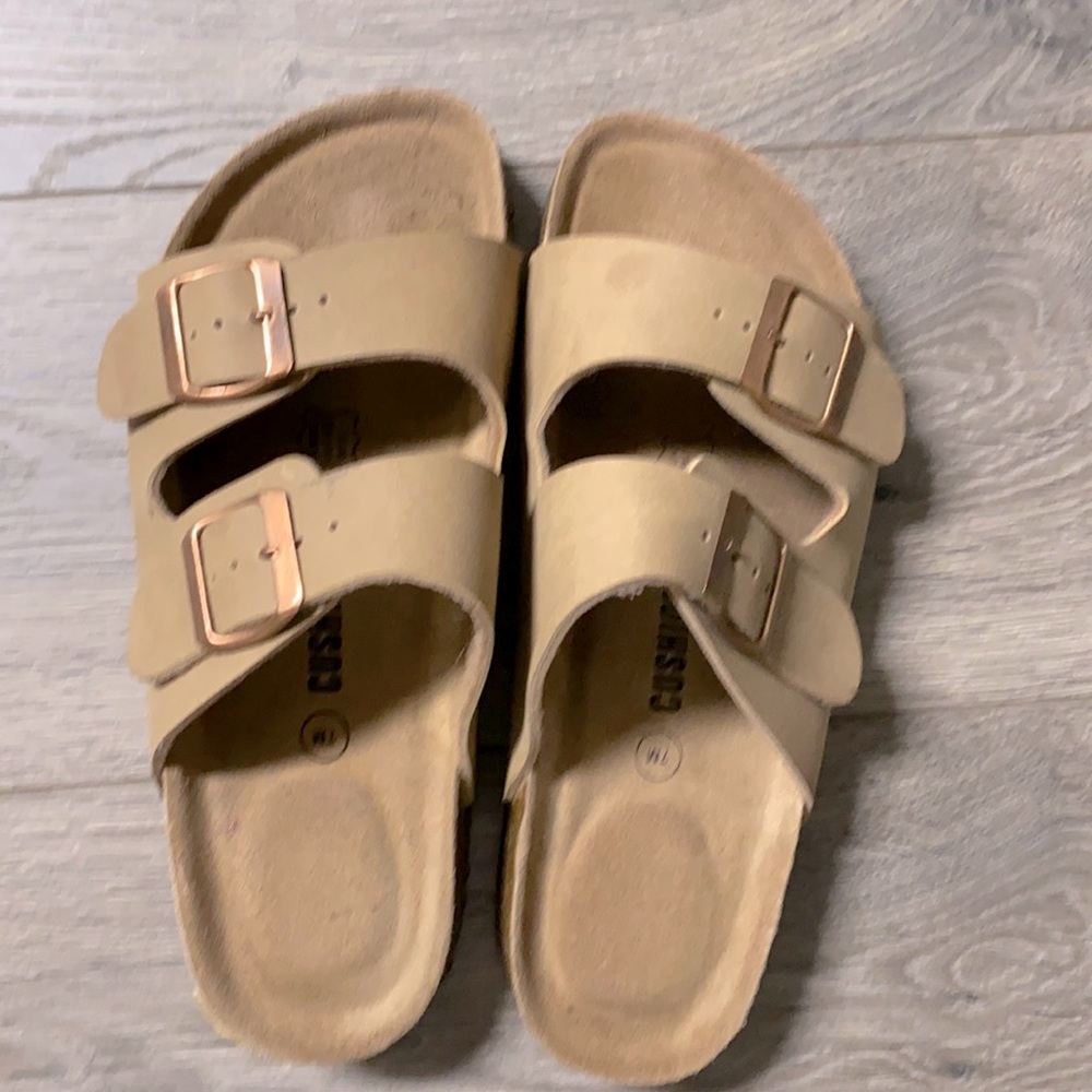 Sandals size 7. Cushionaire excellent condition!